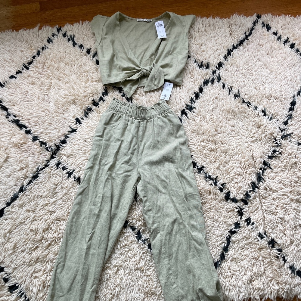 Abercrombie 2 piece linen sage green outfit. Top XS, bottoms XS petite